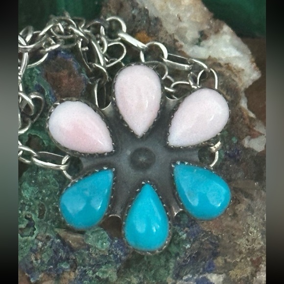 Turquoise pink conch southwestern sterling silver choker necklace - Picture 4 of 16